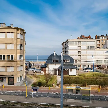 Catamaran In The Heart Of Appartement Sint-Idesbald